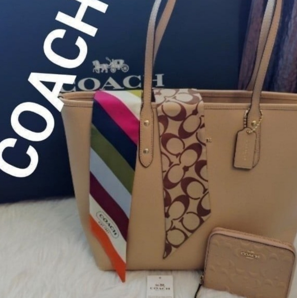 ❤️ COACH TOTE BAG ZIP TOP AND MATCHING WALLET NWOT